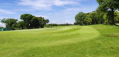 Uniland Golf & Resort