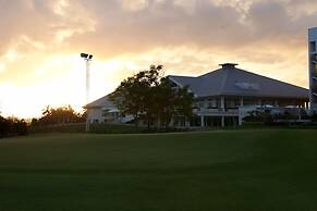 Uniland Golf & Resort