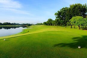 Uniland Golf & Resort