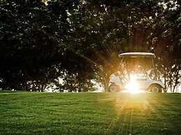 Uniland Golf & Resort