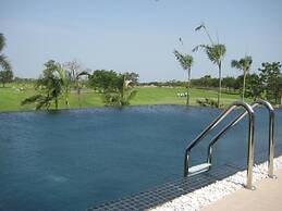 Uniland Golf & Resort