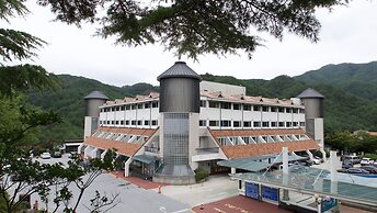 Dukgu Oncheon Hotel