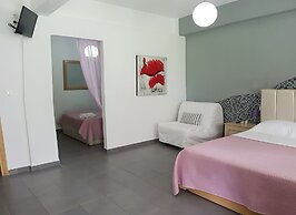 Studios & Apartments Efrosini