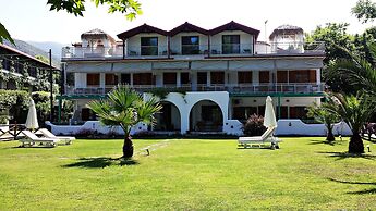 Studios & Apartments Efrosini