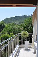 Studios & Apartments Efrosini