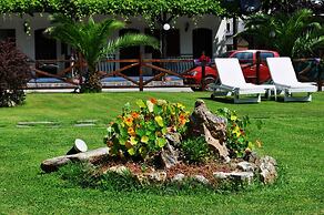 Studios & Apartments Efrosini