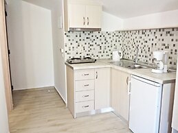 Studios & Apartments Efrosini