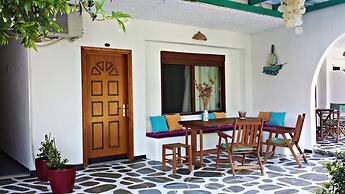 Studios & Apartments Efrosini