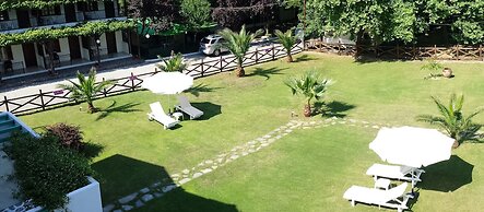 Studios & Apartments Efrosini