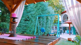 Studios & Apartments Efrosini