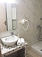 Studios & Apartments Efrosini