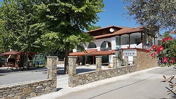 Studios & Apartments Efrosini