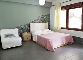 Studios & Apartments Efrosini