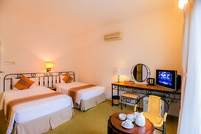 Valley Mountain Hotel