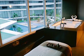 Conrad Manila