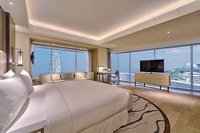 Conrad Manila