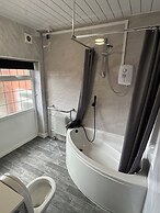 Barons Court Hotel