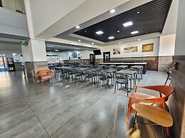 Beverly Hills: Hotel & Business