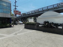 Regatta Residence Hotel