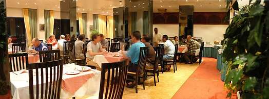 Al Bustan Hotels Flats