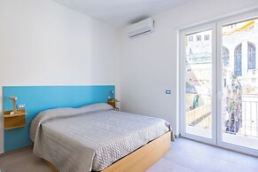 Brombeis Double Bedroom Center by Napoliapartments