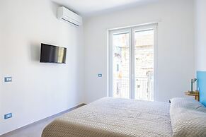 Brombeis Double Bedroom Center by Napoliapartments