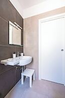 Brombeis Double Bedroom Center by Napoliapartments