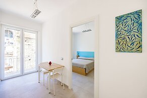 Brombeis Double Bedroom Center by Napoliapartments