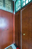 Red Comfort Flat Near Garibaldi Station