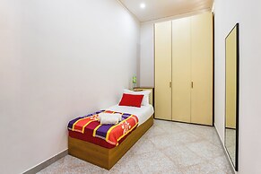 Red Comfort Flat Near Garibaldi Station
