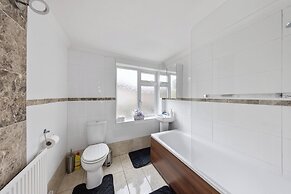 4 Bd House - Sleeps 8 With Garden & Parking