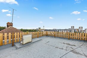 4 Bd House - Sleeps 8 With Garden & Parking