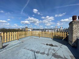 4 Bd House - Sleeps 8 With Garden & Parking