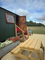 1 Bed Hut - Sleeps 2 - Parking - Smoking