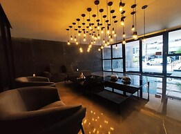 One Way Suites Tambau