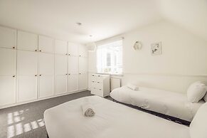 Spacious 6 Bedroom House in Maidenhead/ Windsor
