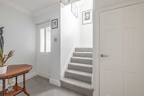 Spacious 6 Bedroom House in Maidenhead/ Windsor