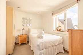Spacious 6 Bedroom House in Maidenhead/ Windsor