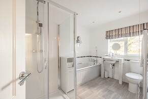 Spacious 6 Bedroom House in Maidenhead/ Windsor