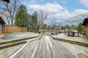 Deck & Seasonal Pool: Spacious Home Near Buffalo!