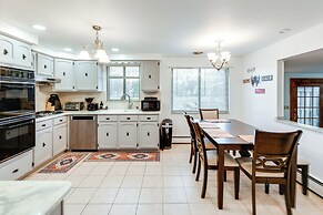 Deck & Seasonal Pool: Spacious Home Near Buffalo!