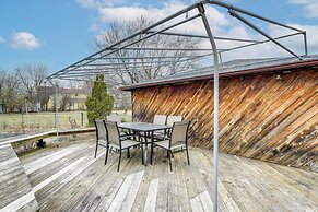 Deck & Seasonal Pool: Spacious Home Near Buffalo!