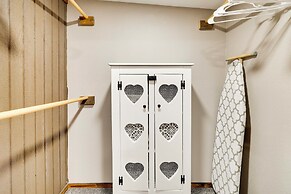 Quiet Eagar Retreat Near Lakes, Hiking & Hunting!