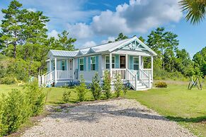 2 Mi to Carrabelle Beach: Home w/ Yard & Porch