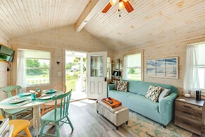 2 Mi to Carrabelle Beach: Home w/ Yard & Porch