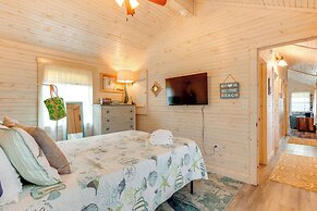 2 Mi to Carrabelle Beach: Home w/ Yard & Porch