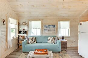 2 Mi to Carrabelle Beach: Home w/ Yard & Porch