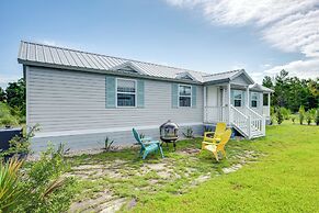 2 Mi to Carrabelle Beach: Home w/ Yard & Porch