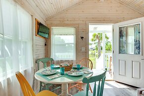 2 Mi to Carrabelle Beach: Home w/ Yard & Porch