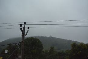 Hotel Mid Town Daringbadi